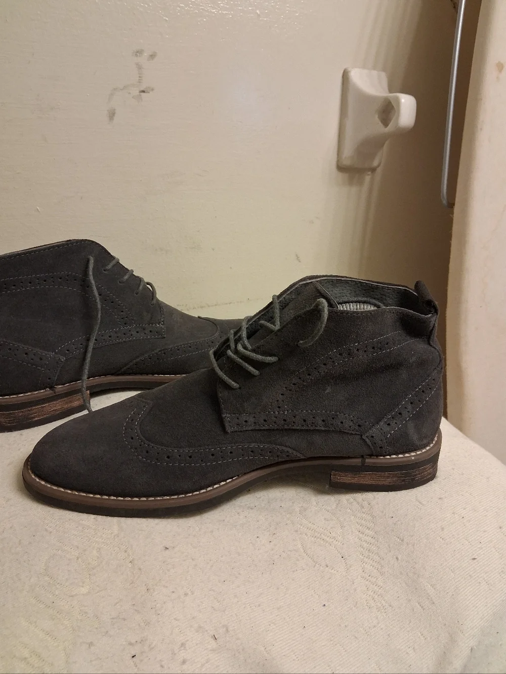 Men's Grey BRUNO MARC Suede Chukka Brogue Boots Size 8